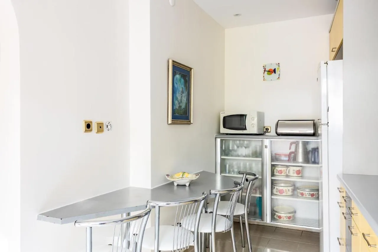 Chic Spacious Flat W Balcony 5 Min To Moda Coast Istanbul 0*,  Turkey