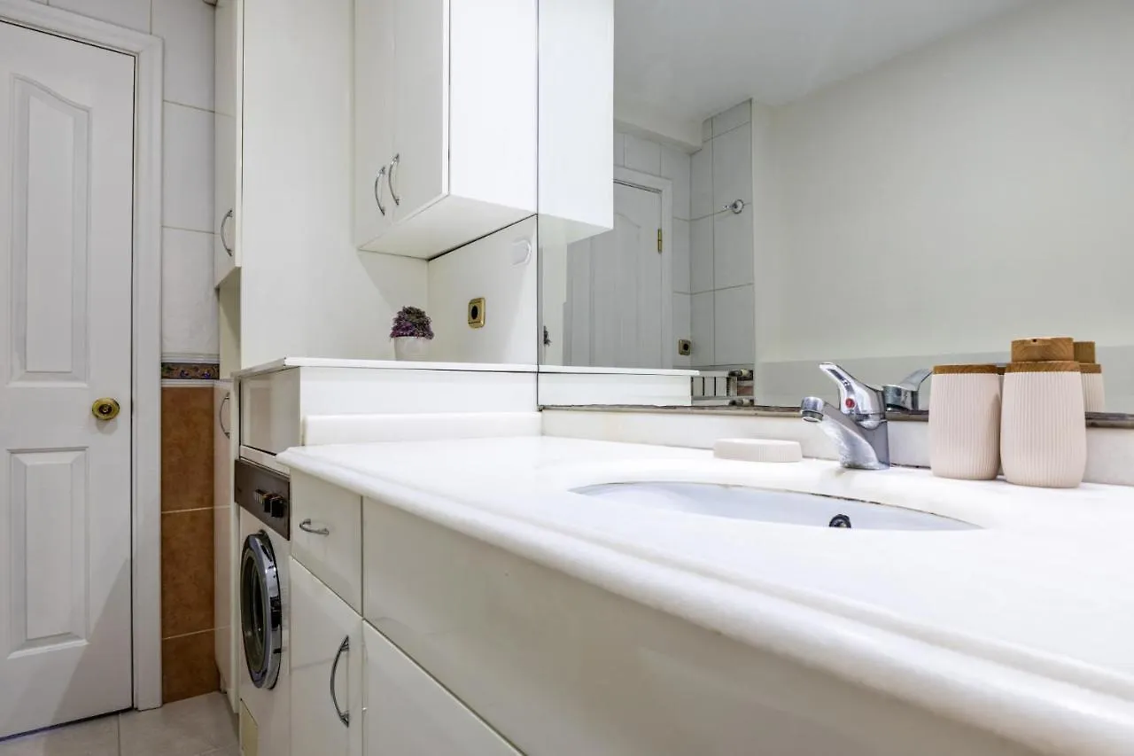 Chic Spacious Flat W Balcony 5 Min To Moda Coast Istanbul Apartment